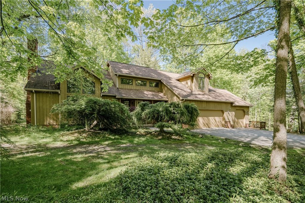 Photo of 33475 Miles Road, Moreland Hills, OH 44022 (MLS # 5209421)