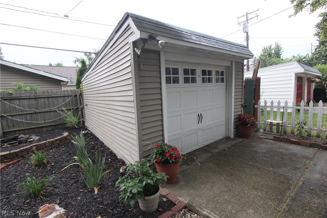 Manor Realty Cos Riverside Mn - Residential