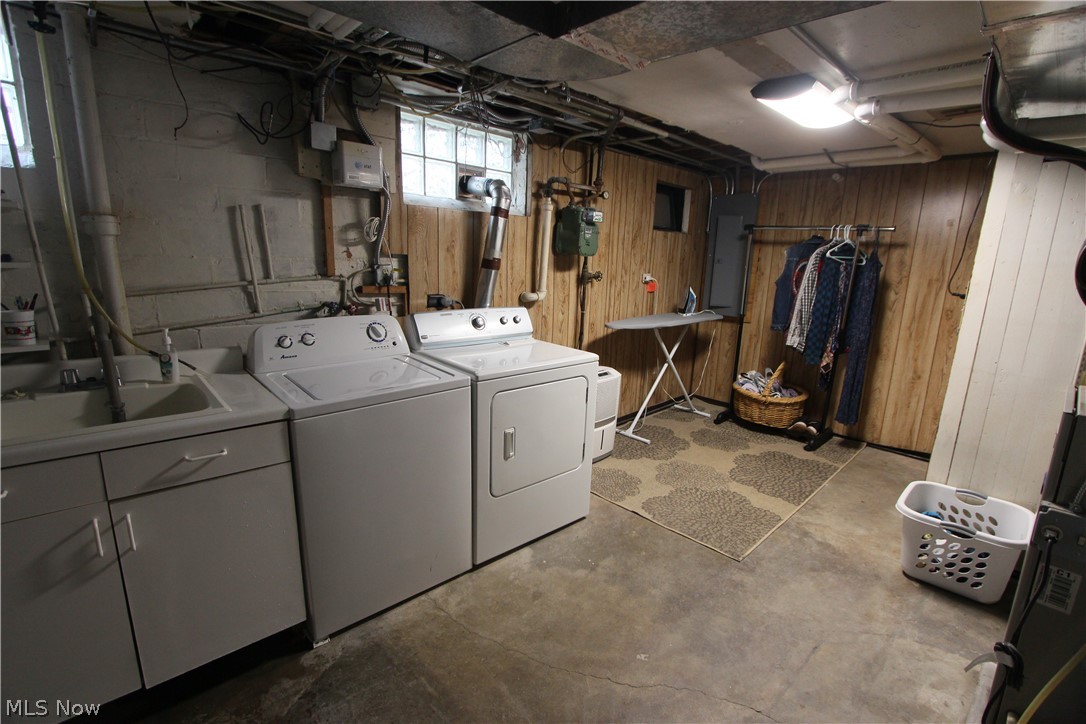 Manor Realty Cos Riverside Mn - Residential