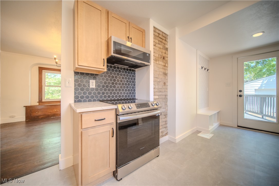 585 E Glenwood Avenue, Akron, Ohio image 11