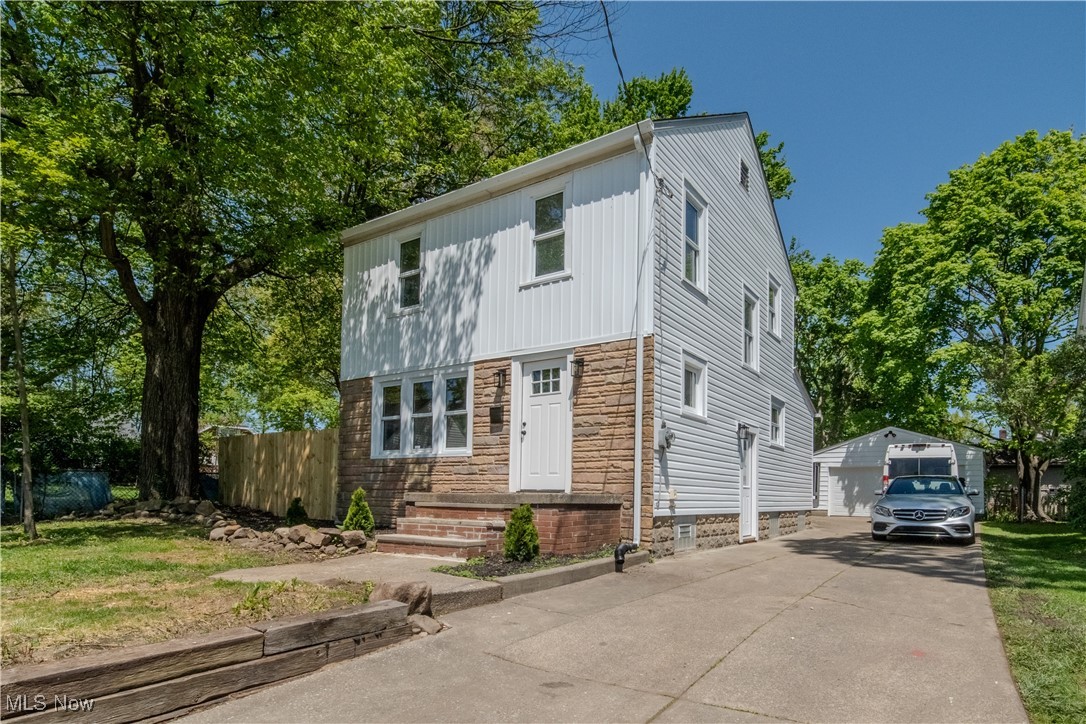 585 E Glenwood Avenue, Akron, Ohio image 2