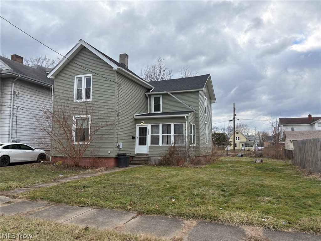Photo of 124 N Cedar Avenue, Niles, OH 44446 (MLS # 5188744)
