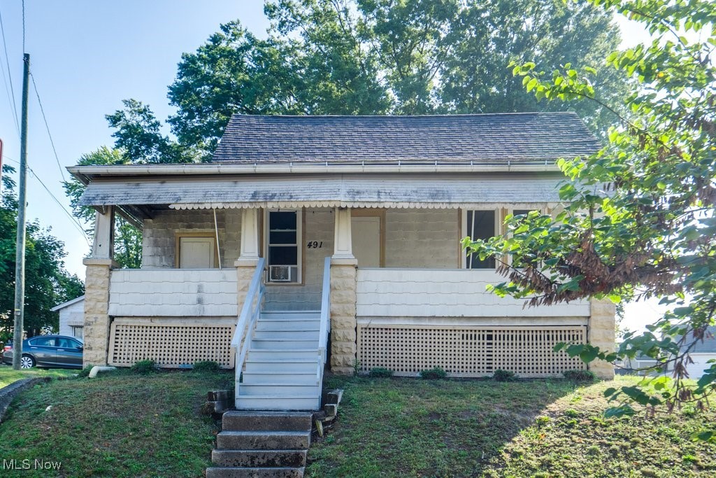 3 Bedroom Ranch minutes from Akron University, Well Maintained with 3 separate bedrooms. Spacious living room. Ideal for first home and also for college students. Each room also rents for $450 Each if you prefer to rent by the room.