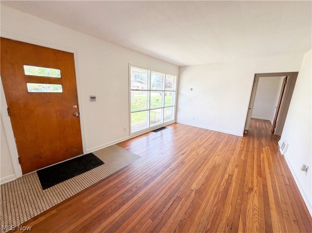 Photo of 1064 Munroe Falls Kent Road, Kent, OH 44240 (MLS # 5206933)
