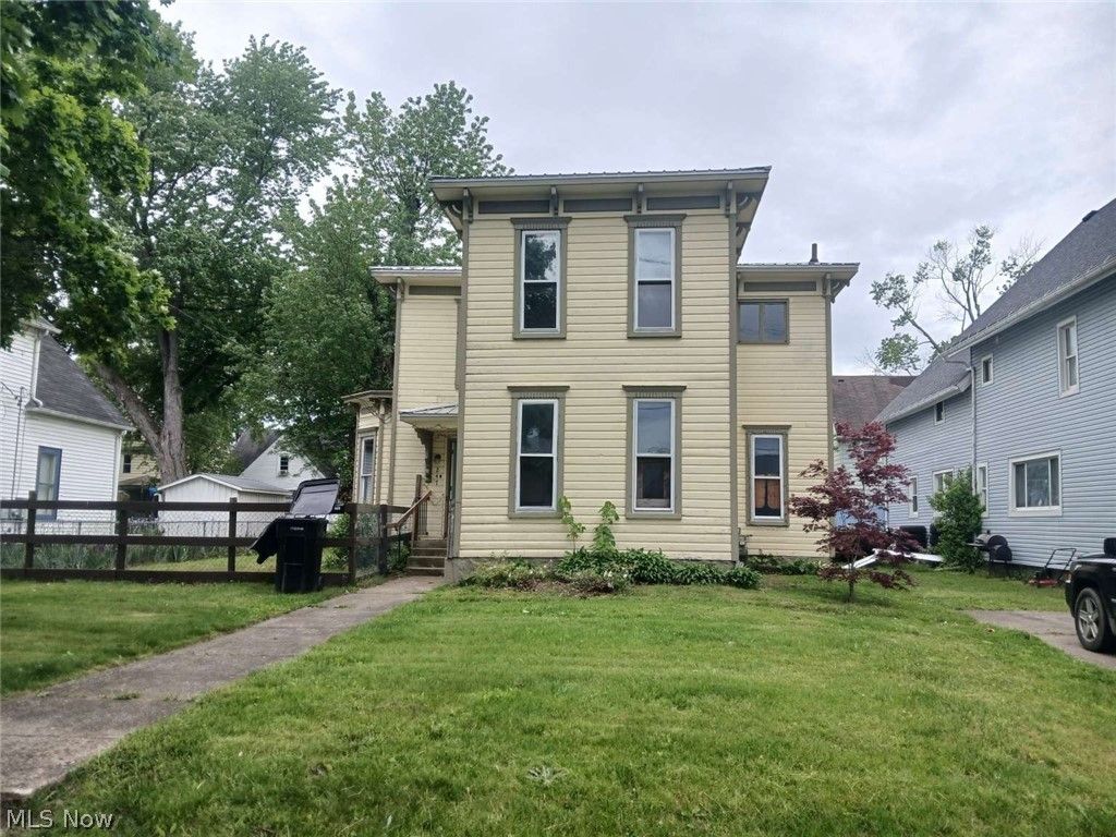 Photo of 247 Whitney Street, Conneaut, OH 44030 (MLS # 5217116)