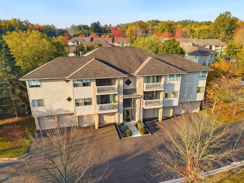 Photo of 3800 Rosemont Boulevard #106C, Fairlawn, OH 44333 (MLS # 5255688)