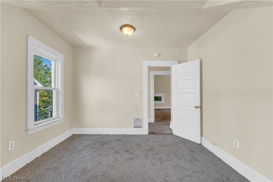 12401 Soika Avenue