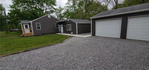 Tiny photo for 724 Briggs Road, Leavittsburg, OH 44430 (MLS # 5210541)