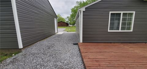 Tiny photo for 724 Briggs Road, Leavittsburg, OH 44430 (MLS # 5210541)