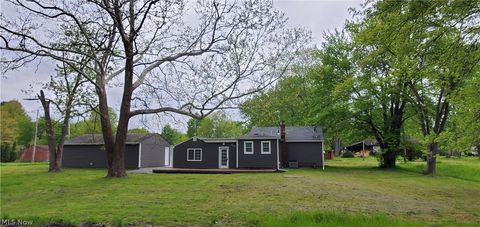 Tiny photo for 724 Briggs Road, Leavittsburg, OH 44430 (MLS # 5210541)