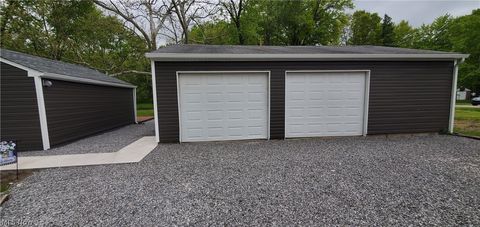 Tiny photo for 724 Briggs Road, Leavittsburg, OH 44430 (MLS # 5210541)