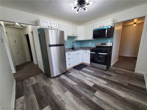 Tiny photo for 724 Briggs Road, Leavittsburg, OH 44430 (MLS # 5210541)