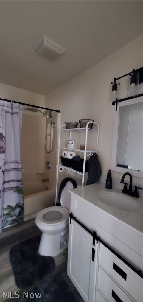 Tiny photo for 724 Briggs Road, Leavittsburg, OH 44430 (MLS # 5210541)
