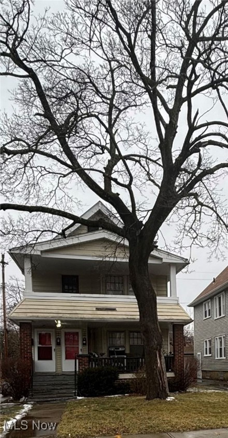 Check out this Colonial style 3-unit property situated on the East Cleveland-Cleveland Heights border. 
Property is legally zoned as a 3-family structure. Property offers two units with identical layouts and 3rd floor efficiency unit with 1 full bathroom and kitchen. With a little TLC this property has great cash flow potential.
Lower unit is occupied at $900.00 MTM. Photos are of 3rd floor unit only.
buyer will need to assume POS violations per City of East Cleveland requirements.