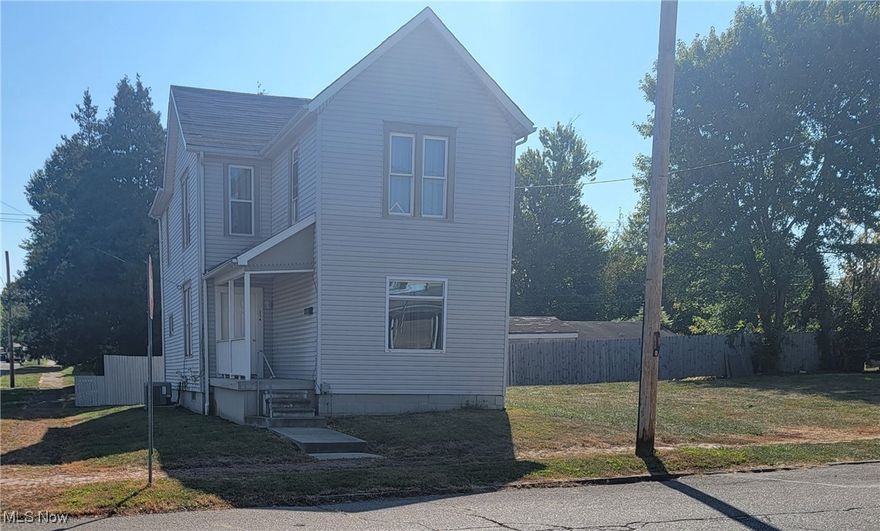 Immaculate 3 bedroom, 1 bath home located within walking distance to all town amenities. The home is partially furnished with a washer/dryer on the main level.  Security deposit and a full background search required. Tenant to pay utilities, electric, gas, water/sewer, trash pick-up and lawncare.