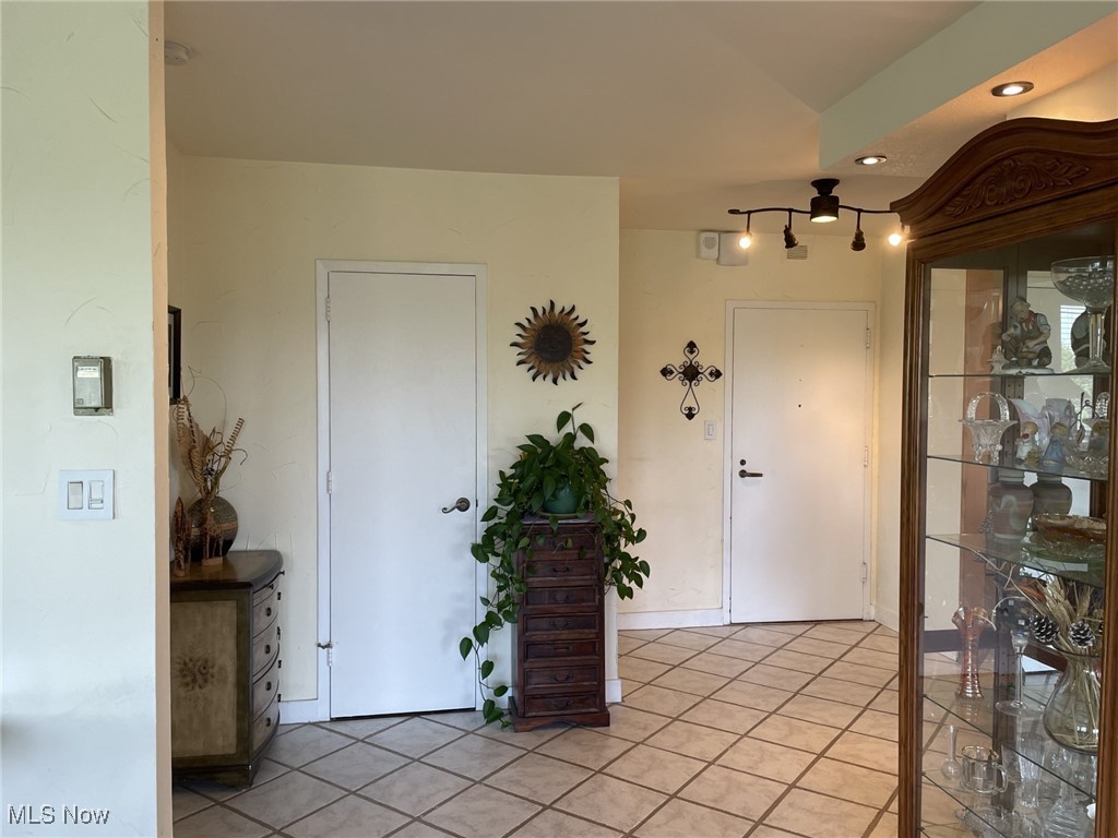 One Bratenahl Place Condo - Residential