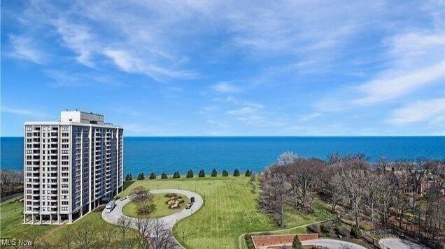 One Bratenahl Place Condo - Residential