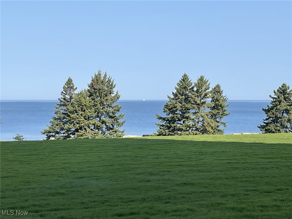 One Bratenahl Place Condo - Residential