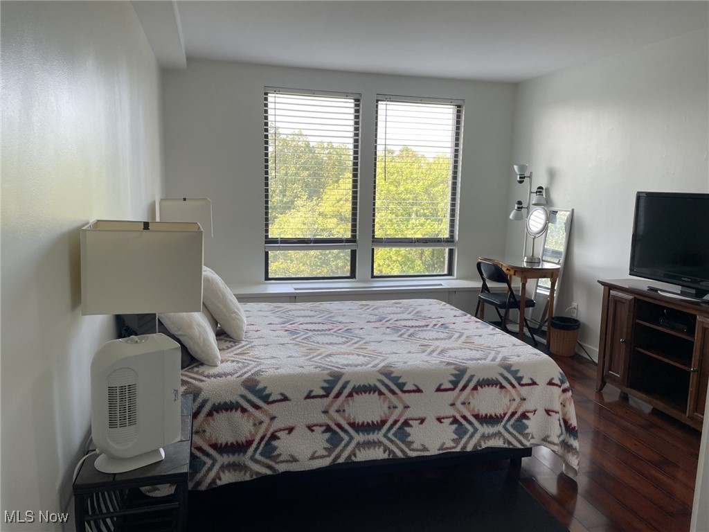 One Bratenahl Place Condo - Residential