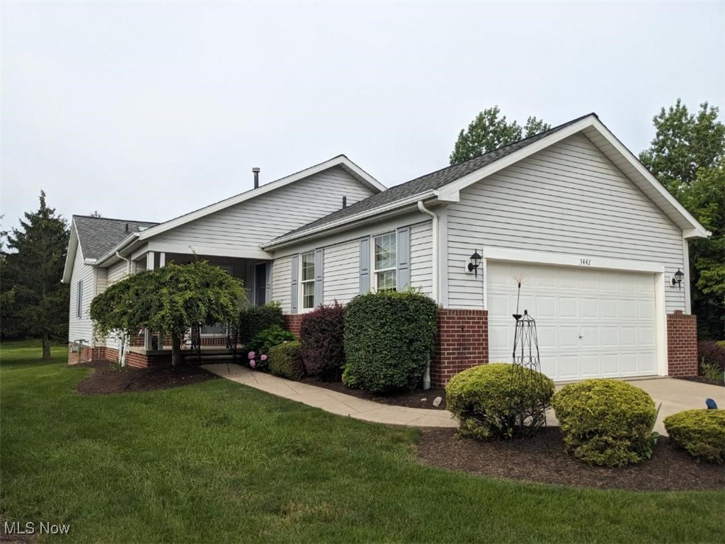 Beautiful free standing cluster ranch on cul de sac lot. Vaulted ceilings in great room, kitchen and master bedroom. All kitchen appliances stay and also the washer and dryer. Full unfinished basement with newer glass block windows. Seller had furnace and air conditioning checked out last fall. Master bathroom has jetted tub vaulted ceilings plus free-standing shower.