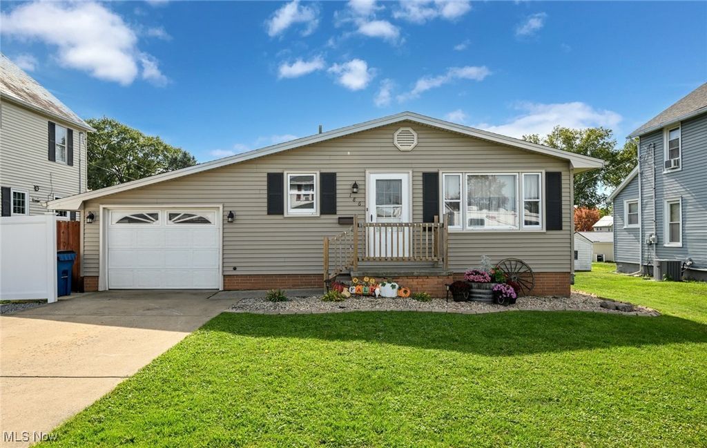 Photo of 186 E Michigan Avenue, Sebring, OH 44672 (MLS # 5165698)