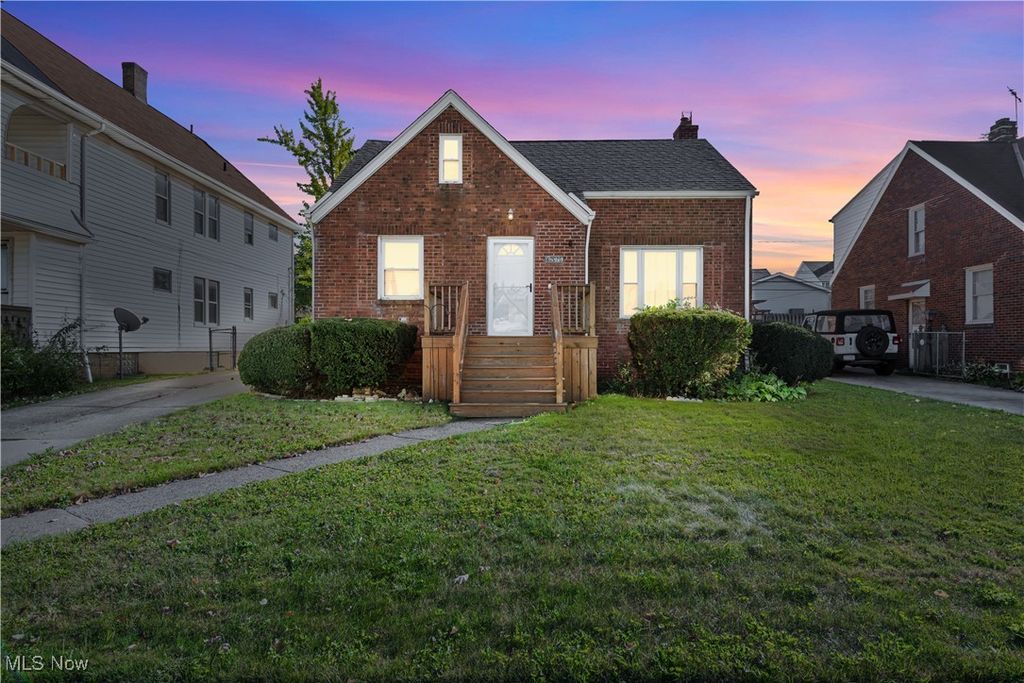 Photo of 10016 Park Heights Avenue, Garfield Heights, OH 44125 (MLS # 5161672)