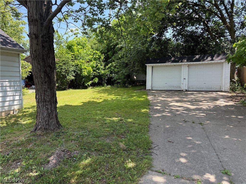 Photo of 579 Helper Drive, Bedford, OH 44146 (MLS # 5224358)
