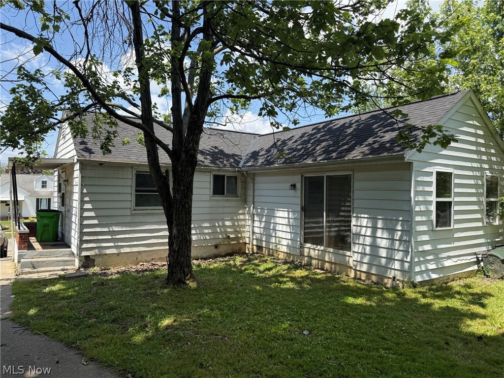 Photo of 579 Helper Drive, Bedford, OH 44146 (MLS # 5224358)