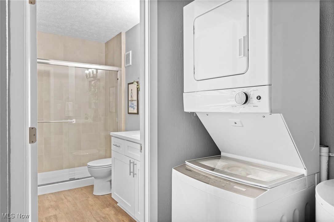 Cleveland, Ohio 44102, United States, 1 Bedroom Bedrooms, ,1 BathroomBathrooms,Residential,Pending,207083