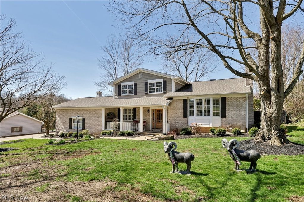 Photo of 4144 Fairway Drive, Canfield, OH 44406 (MLS # 5196431)