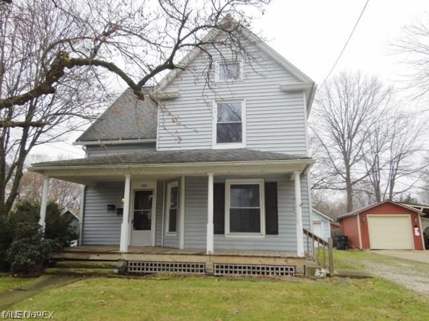 Wonderfully kept multi-family home in the heart of Wadsworth that could easily be turned back to single family. Newer furnace and hot water heater! Turn key!