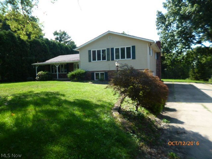 Large home in a desireable Portage Lakes neighborhood.  This is a four level split with a lot of potential.  Being sold 'as is'.