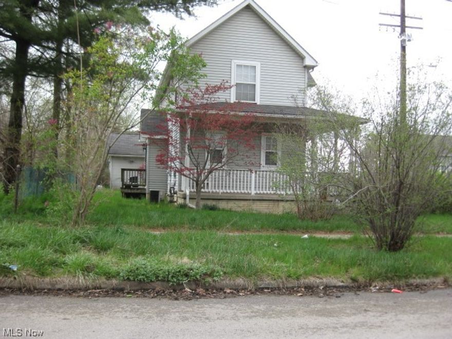 Home inspection report in supplements, buyer to acknowledge.