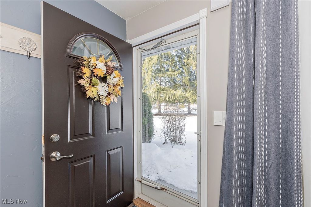 Photo of 543 Sherwood Drive, Aurora, OH 44202 (MLS # 5183533)