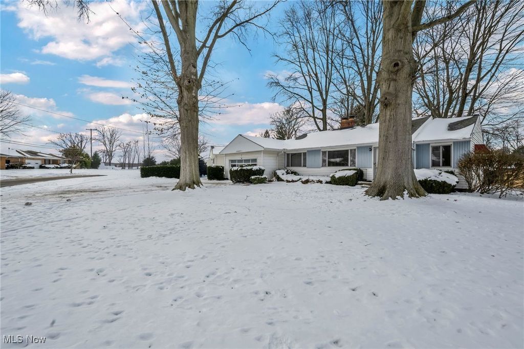 Photo of 21832 Cottonwood Drive, Rocky River, OH 44116 (MLS # 5183102)