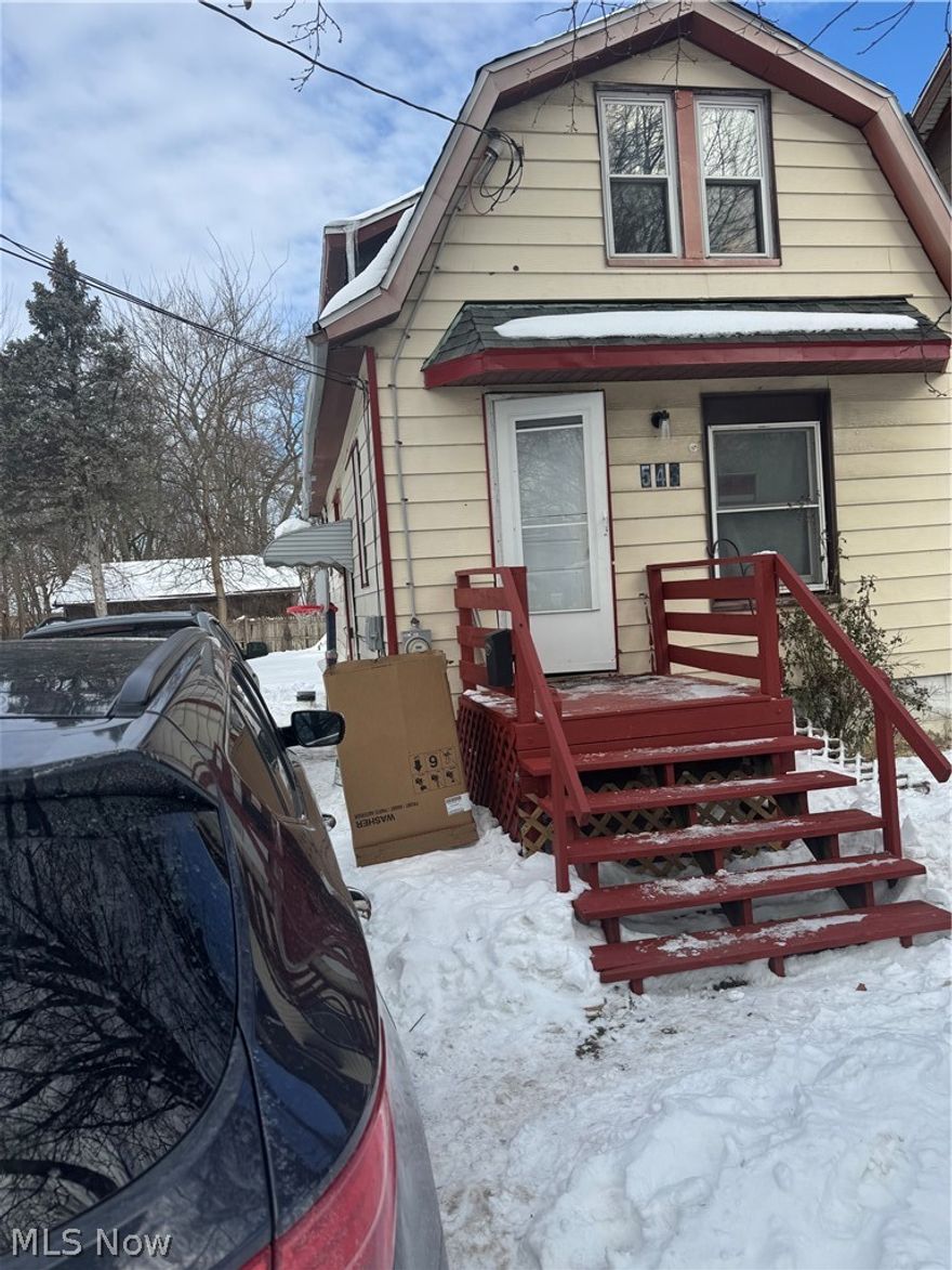 Welcome to 543 Corice Ave. Theee Bedroom Bungalow features 1 Bedroom on Main floor and 2 upstairs with full Bath. Spacious Living and Kitchen. Updated Mechanicals. Tenant pays $850 plus utilities. Great first-time buyer home or rental unit. Call for your private showing today.