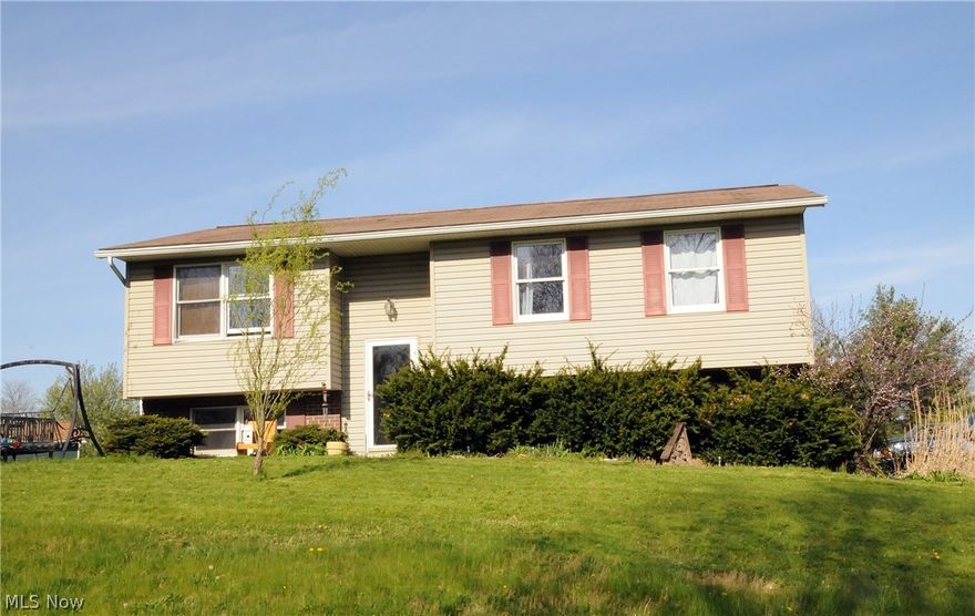 Charming, custom built in 1999 split level home.  Three bedroom, one bath home with many updates.  Quiet neighborhood just outside of town in East Muskingum school district.  Ready to sell, absolute must see !!