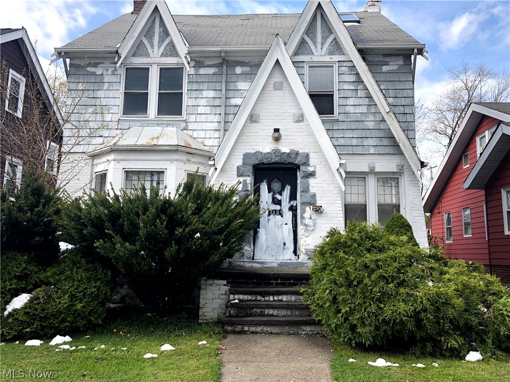 Calling all Flippers. Four bedrooms, 2.5 bathrooms under 100k in University Heights. This house is perfect for a savvy investor. This house has water damage due to a pipe that burst.