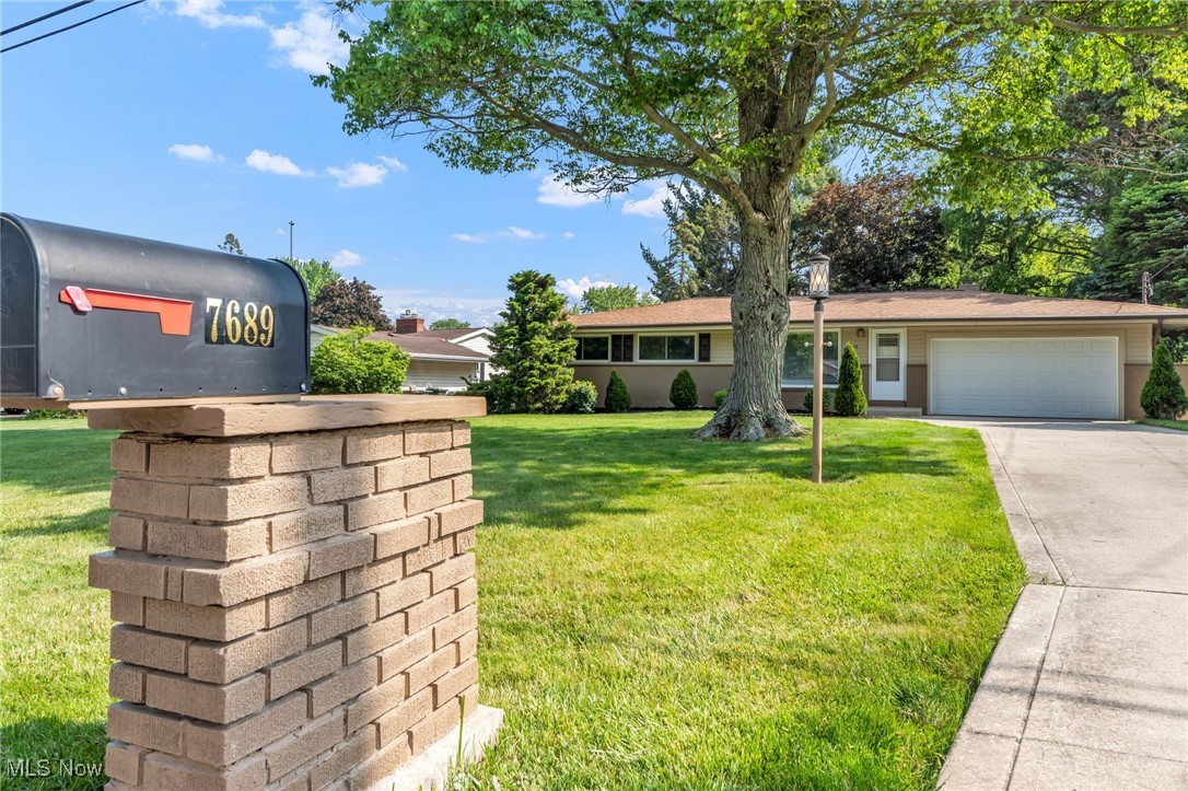 7689 Alan Parkway