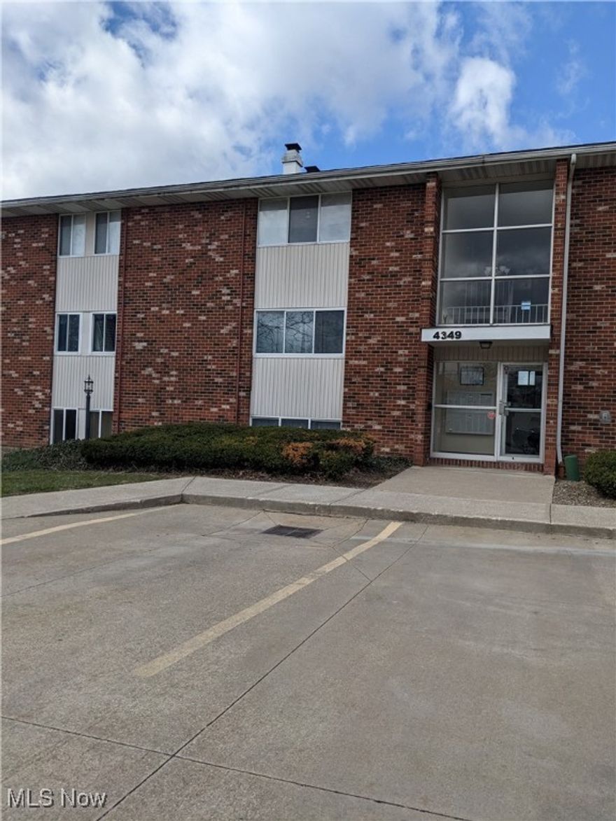 All kitchen appliances stay. Home warranty. Owner/Broker This cozy Brunswick condo is just waiting for you. Walk through the front door, the foyer leads to your kitchen with plenty of countertop and cabinet space. Spacious living room perfect for entertaining with a large window to let in plenty of natural light! Down the hallway you will find your full bathroom and spacious bedroom with a large closet! The building offers a laundry unit on the second floor and an extra storage unit.  Home warranty. Owner/Agent.   Located near shopping, restaurants and transportation. Don't miss out on this great property - perfect to call home or an investment opportunity!