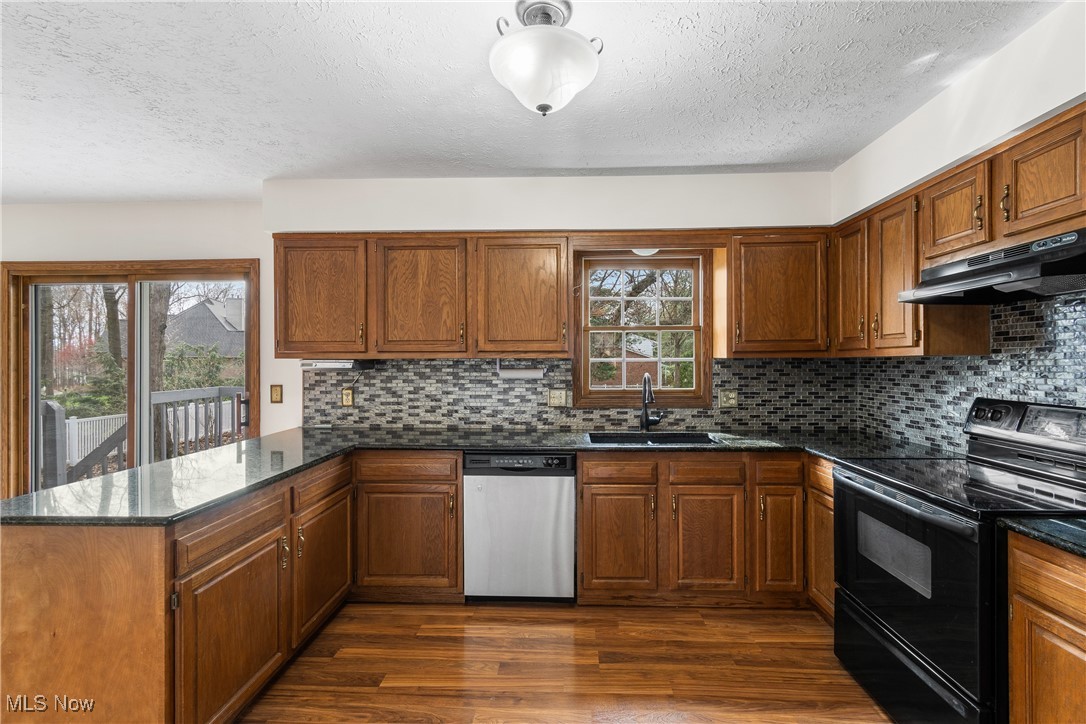 2880 Daisybrook Street, North Canton, Ohio image 8