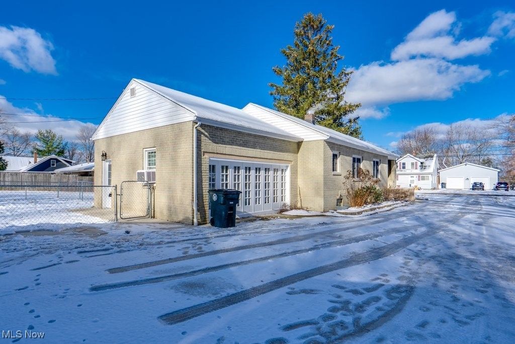 Photo of 1686 Faye Road, Akron, OH 44306 (MLS # 5175525)