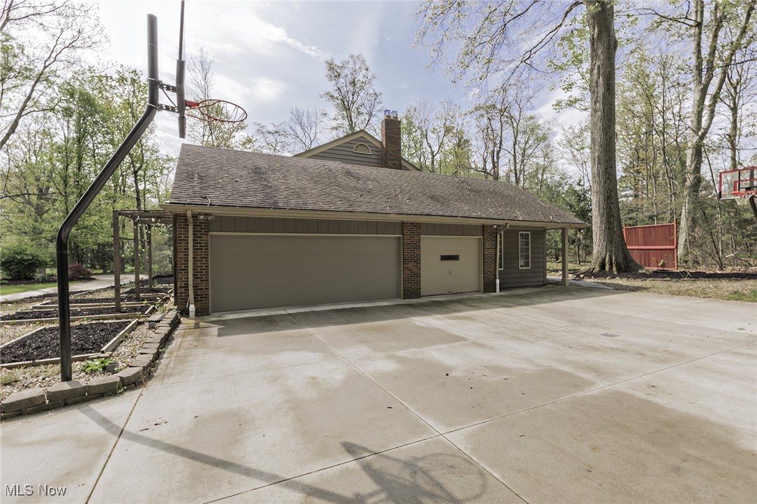 31720 Woodsdale Lane, Solon, Ohio image 4