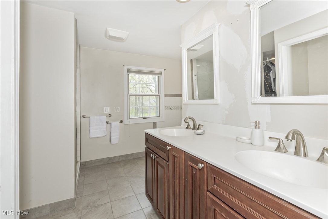31720 Woodsdale Lane, Solon, Ohio image 25