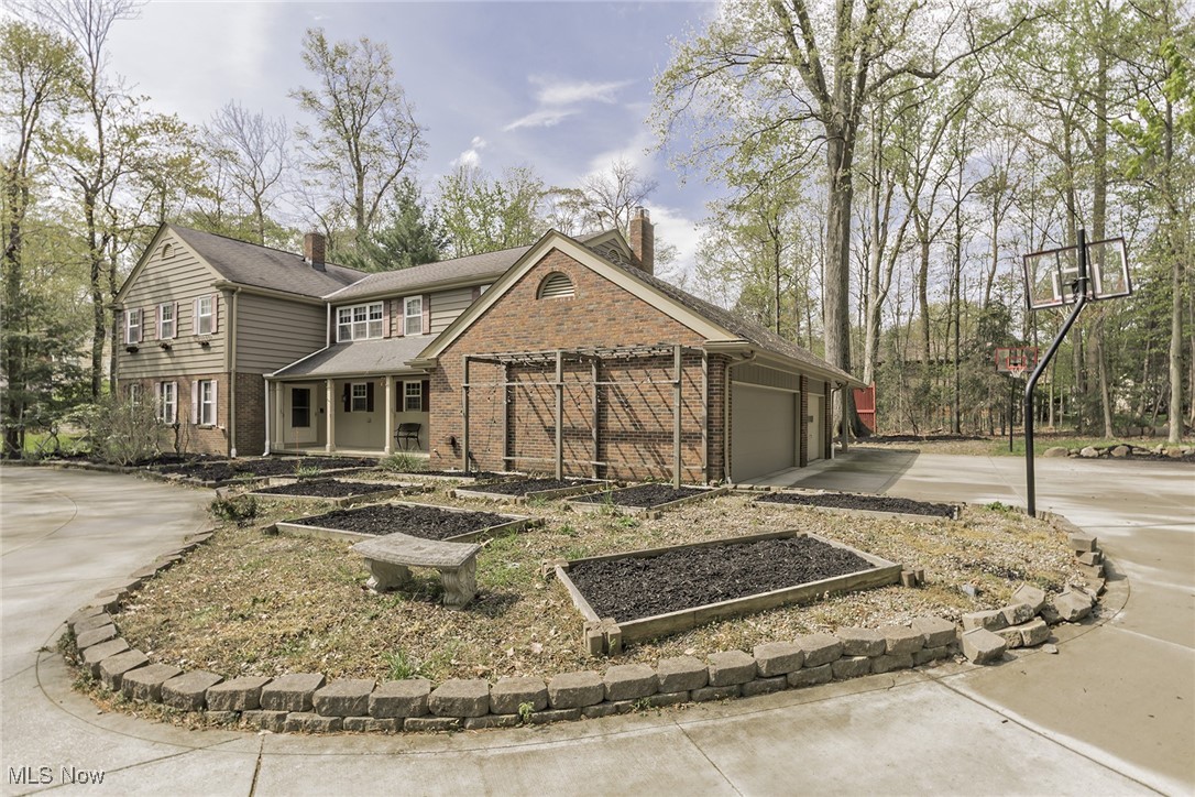 31720 Woodsdale Lane, Solon, Ohio image 3