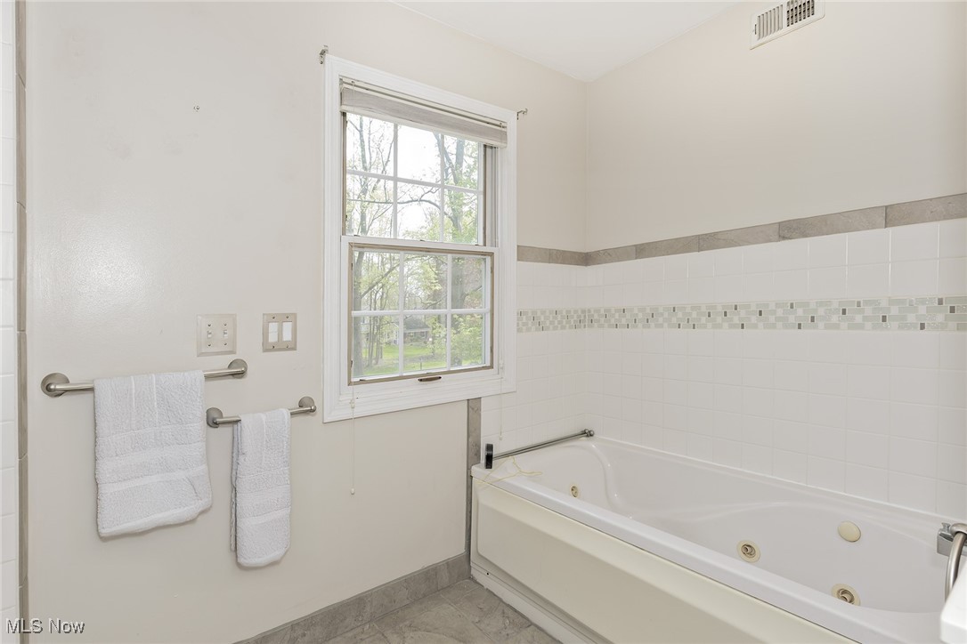31720 Woodsdale Lane, Solon, Ohio image 26