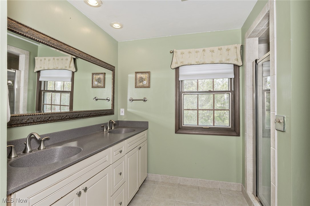31720 Woodsdale Lane, Solon, Ohio image 29