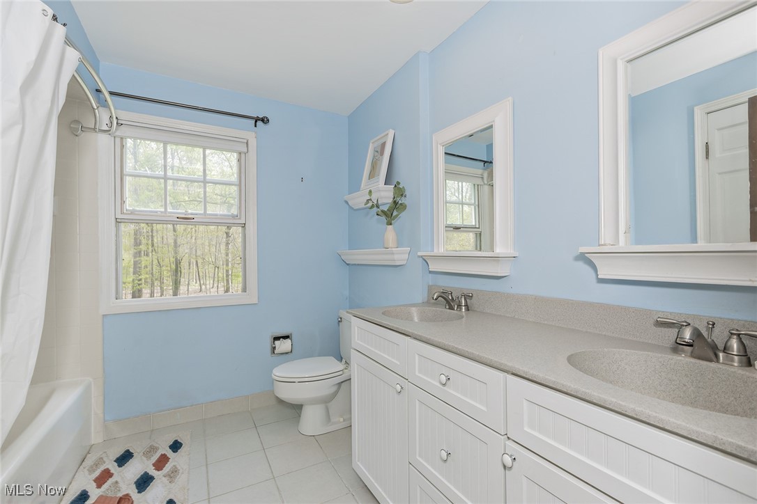31720 Woodsdale Lane, Solon, Ohio image 32