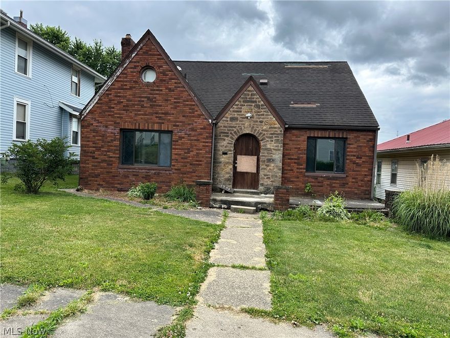 This is an auction. Great opportunity to purchase an affordable home and make it your own! Offering a 5 bed 2 bath home on Chestnut St. in Cambridge. The home has a brick exterior and walkout basement. This property has excellent bones but will need some rehab and tlc.