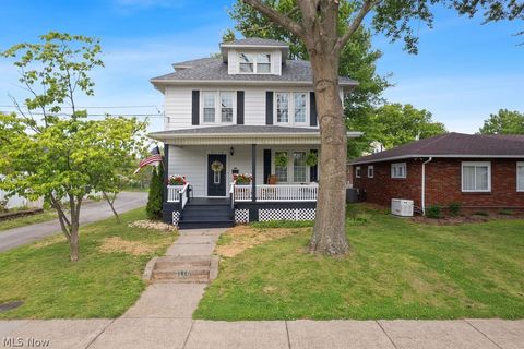 Photo of 2116 Liberty Street, Parkersburg, WV 26101 (MLS # 5210447)